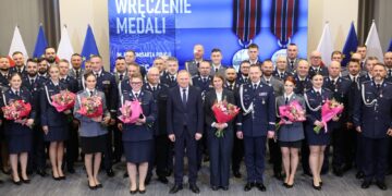 76 bohaterskich policjantów odznaczonych medalami